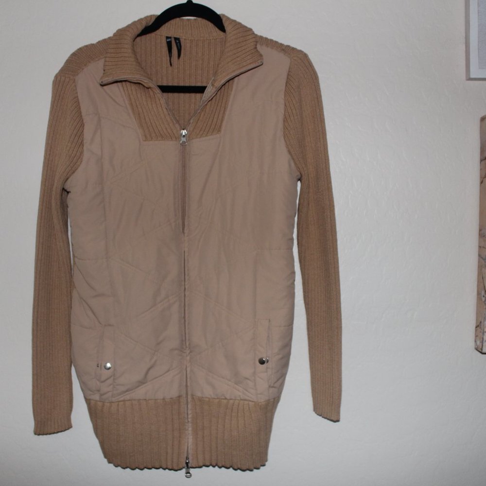 takeout tan color zipper sweater jacket size large